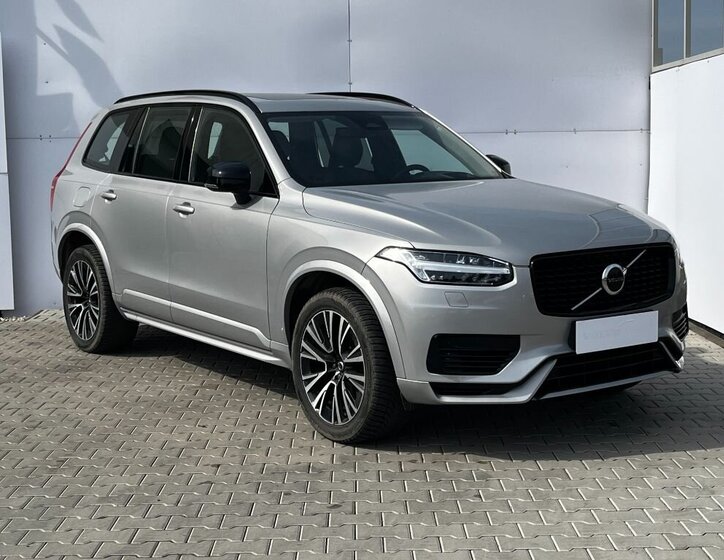 Volvo XC90 SUV / Terénní 2,0 l 335 kw