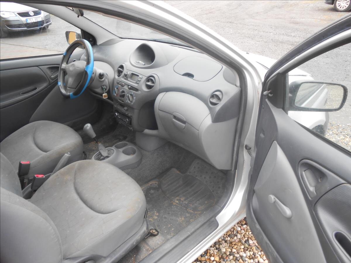 Toyota Yaris Hatchback 998,0 50 kw