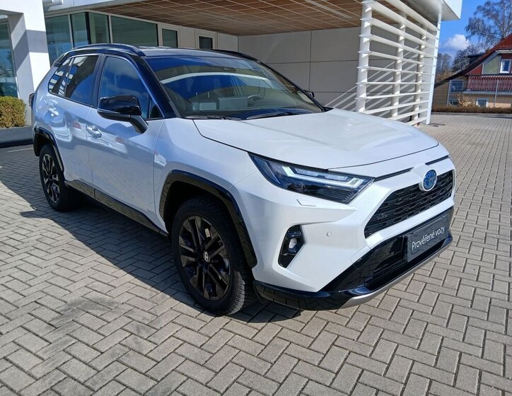 Toyota RAV4 SUV / Terénní 2,5 l 131 kw