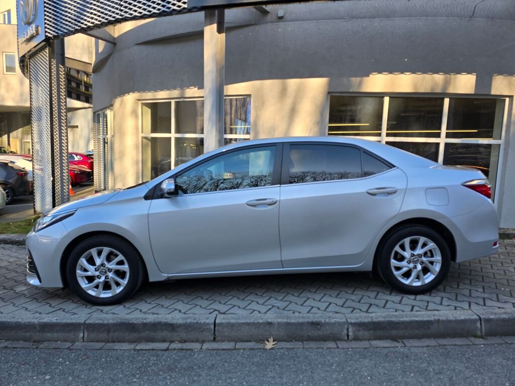 Toyota Corolla Sedan / Limuzína 1,6 l 97 kw