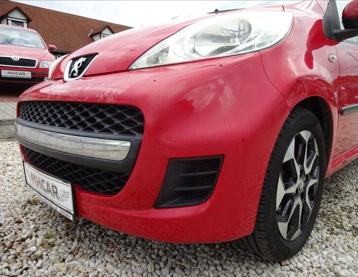 Peugeot 107 Hatchback 998,0 50 kw