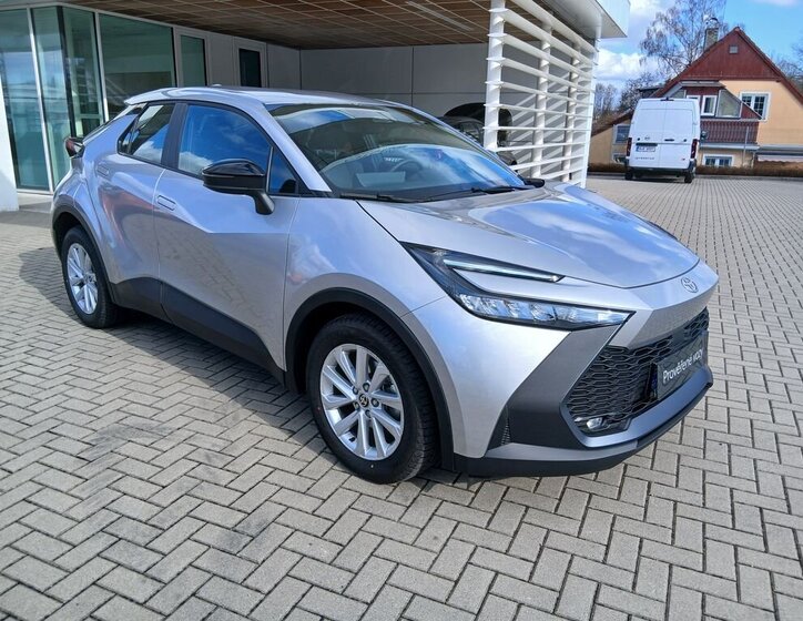 Toyota C-HR SUV / Terénní 1,8 l 72 kw