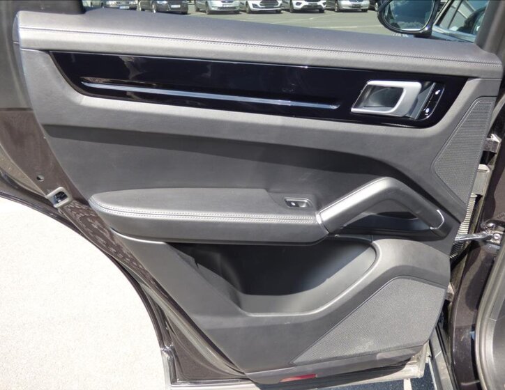 Porsche Cayenne SUV 2,9 l 324 kw