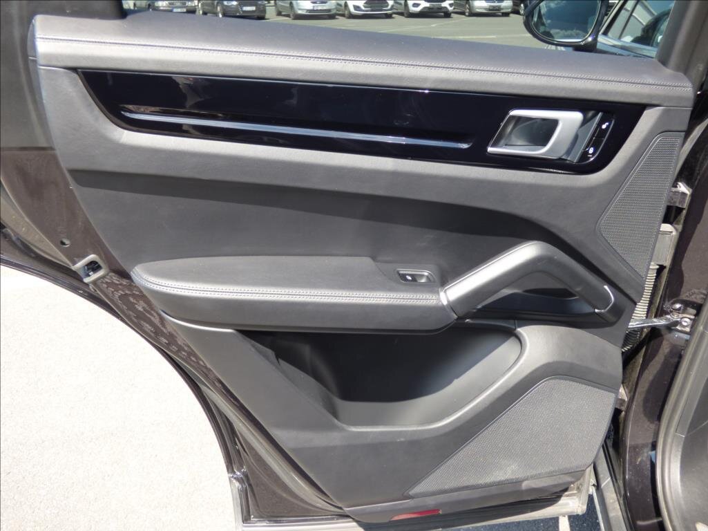 Porsche Cayenne SUV 2,9 l 324 kw