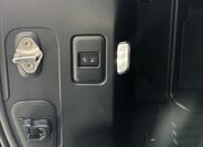 Land Rover Defender 7