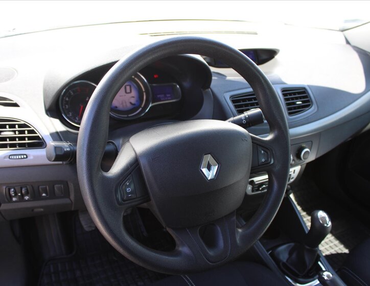 Renault Fluence 12