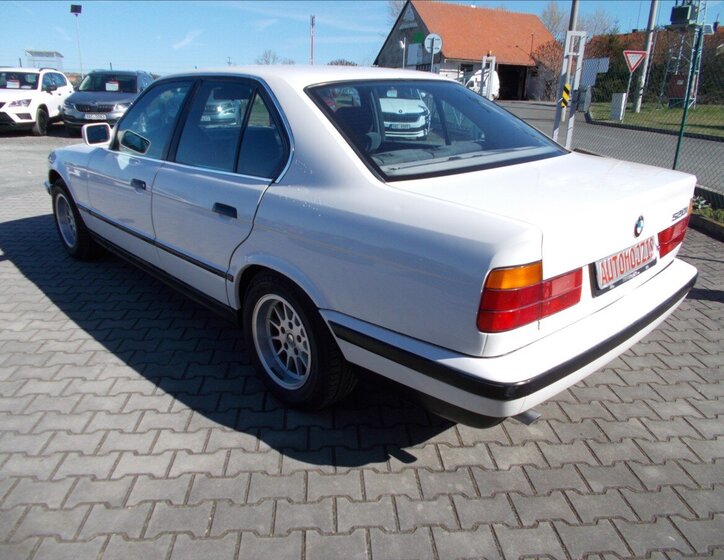 BMW Řada 5 Sedan / Limuzína 2,0 l 95 kw