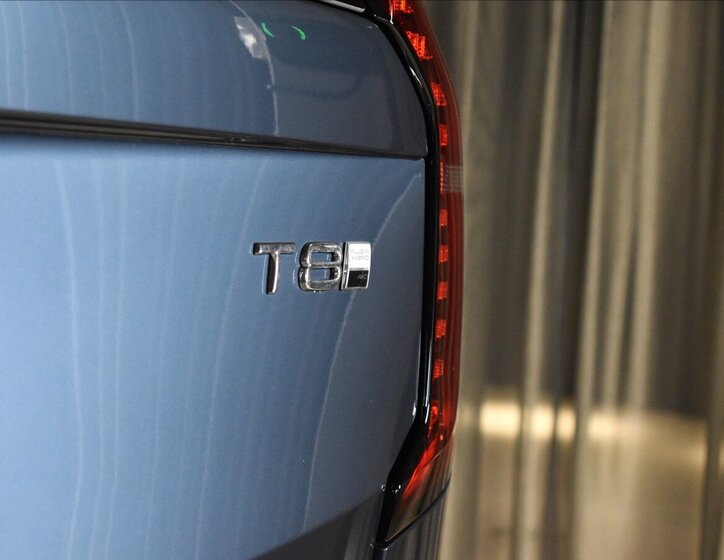 Volvo XC90 SUV / Terénní 2,0 l 335 kw