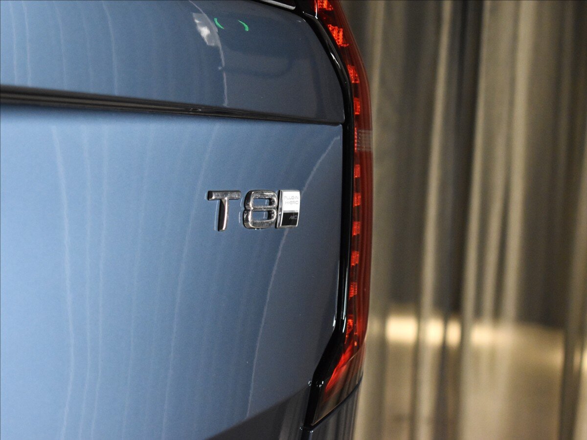 Volvo XC90 SUV / Terénní 2,0 l 335 kw