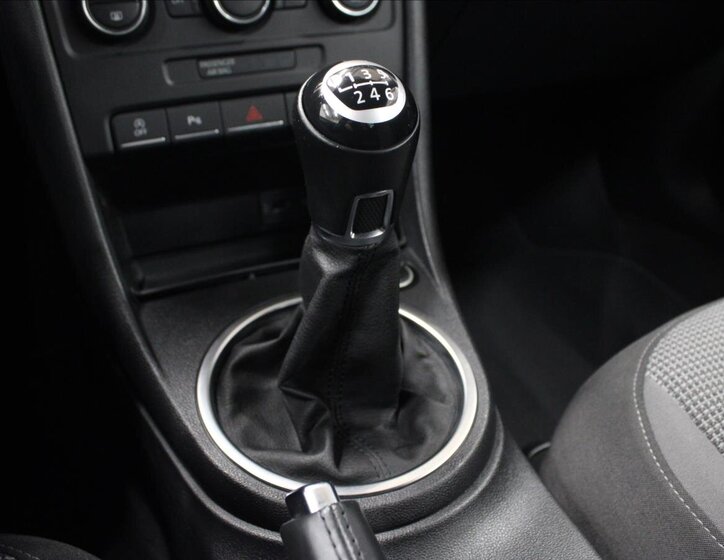 Volkswagen Beetle Hatchback 1,2 l 77 kw