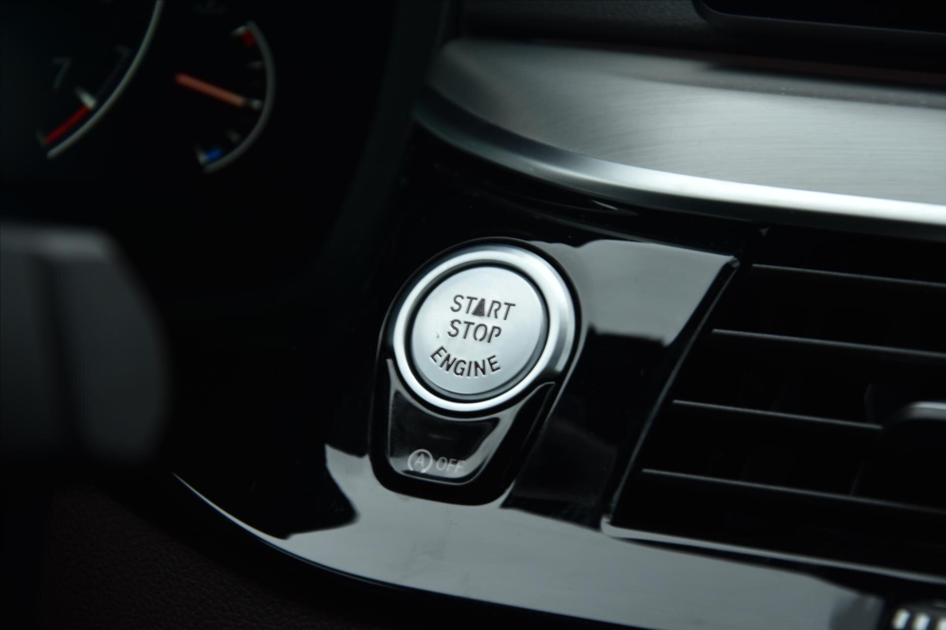 BMW Řada 5 Sedan / Limuzína 3,0 l 250 kw