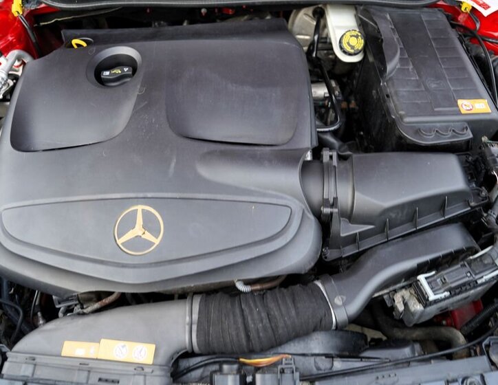 Mercedes-Benz GLA 10