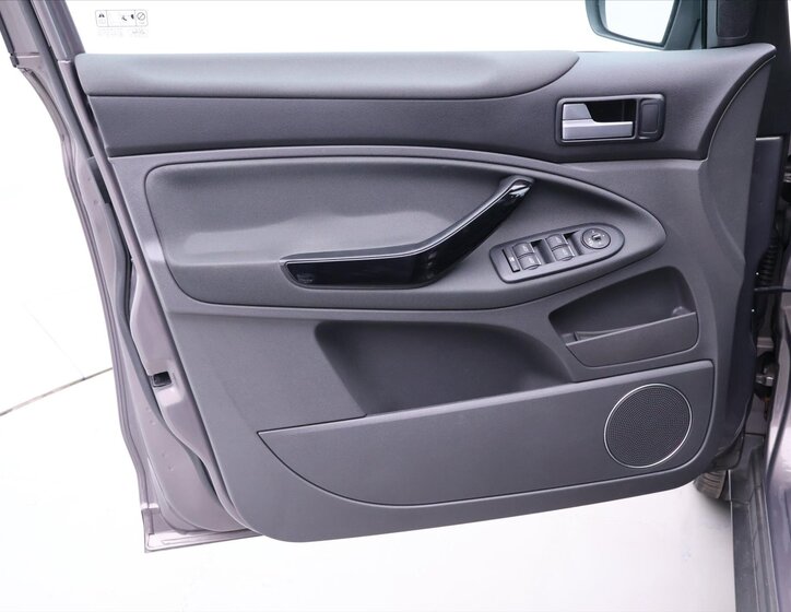 Ford Kuga SUV / Terénní 2,0 l 103 kw