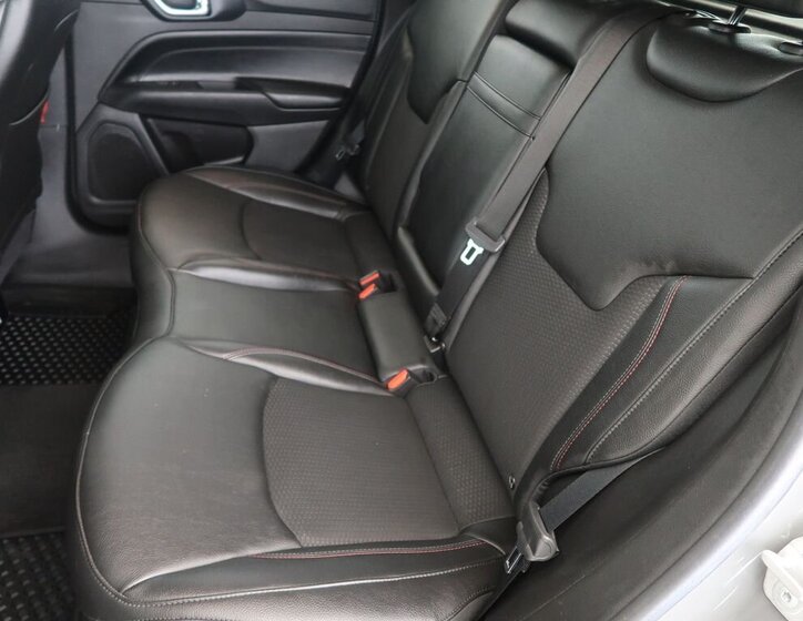 Jeep Compass SUV / Terénní 1,3 l 132 kw