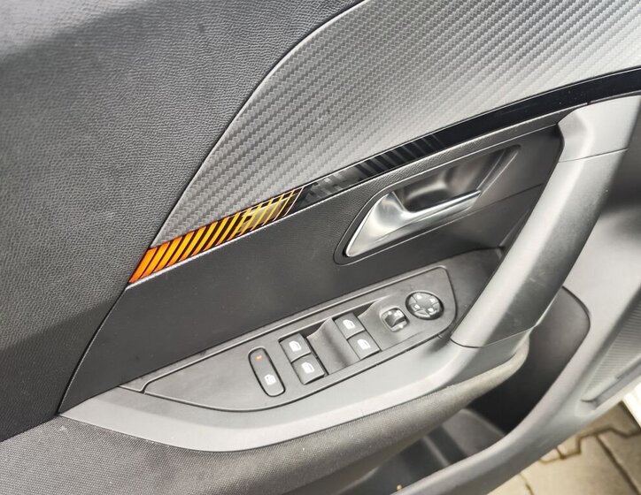 Peugeot 2008 SUV 1,2 l 96 kw