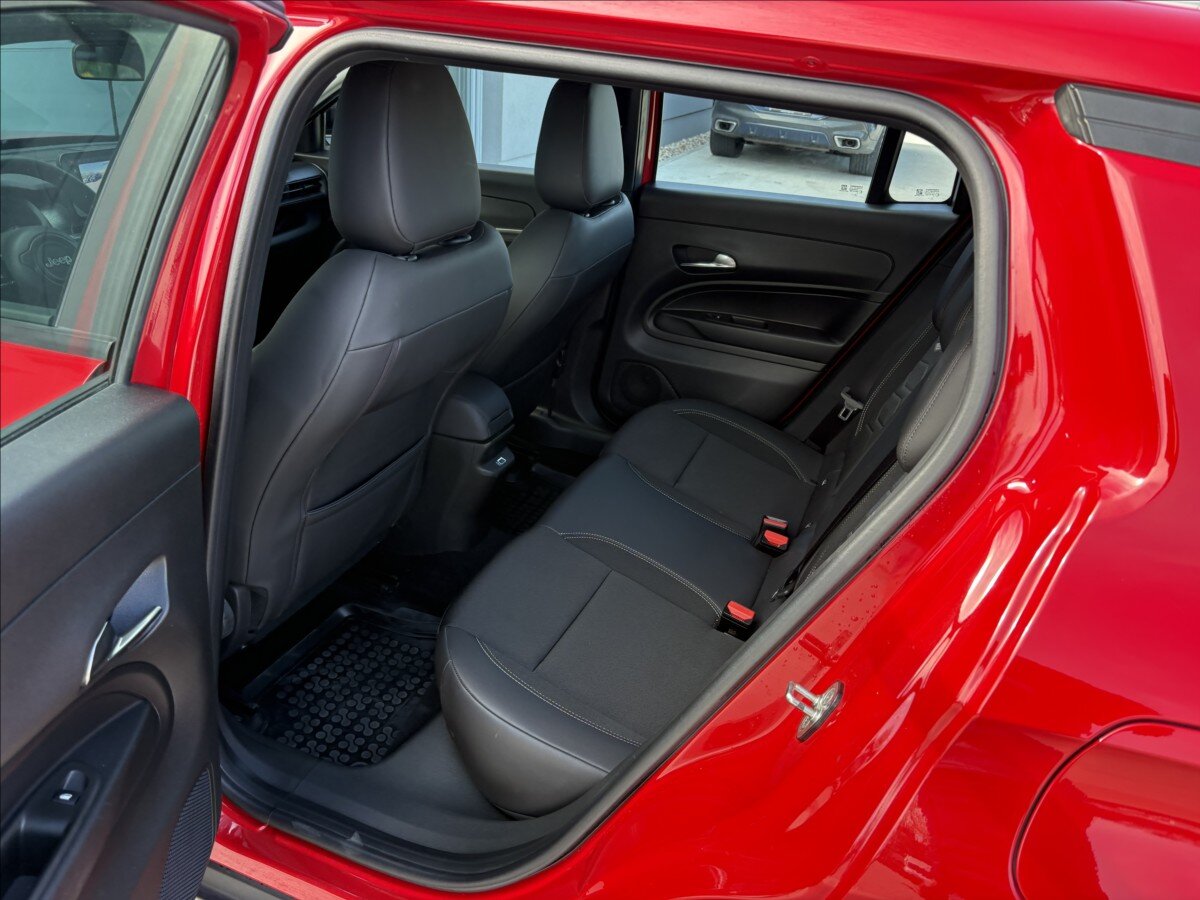 Jeep Avenger Sedan / Limuzína 1,2 l 74 kw