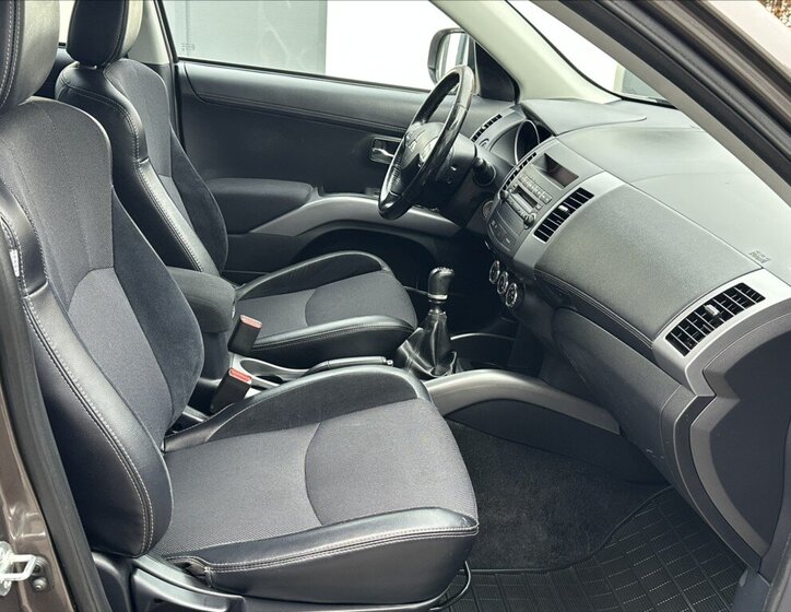 Mitsubishi Outlander SUV 2,3 l 130 kw