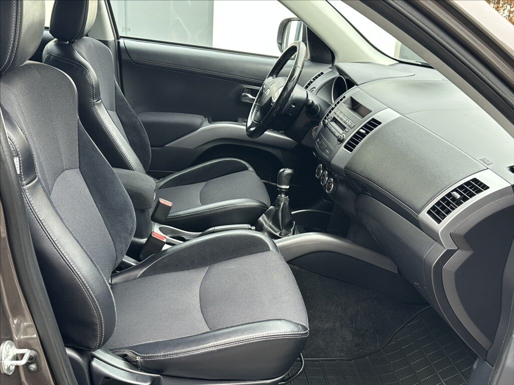 Mitsubishi Outlander SUV 2,3 l 130 kw