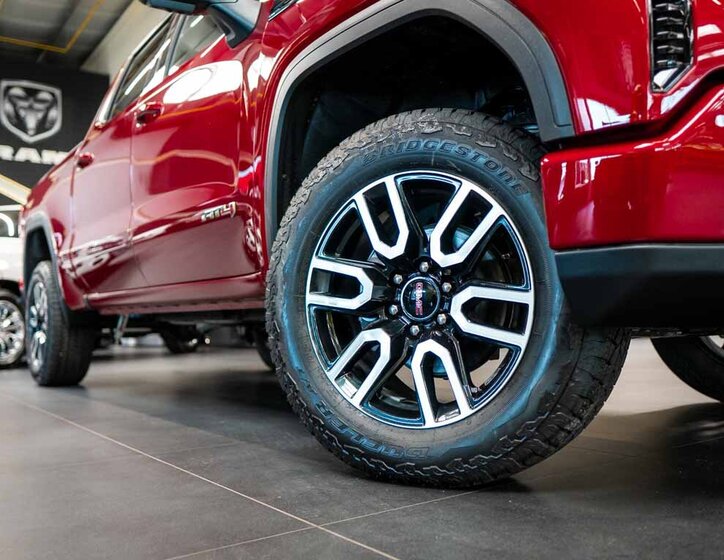 GMC Sierra Pick-up 6,2 l 313 kw