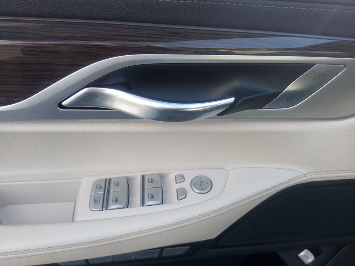 BMW Řada 7 Sedan / Limuzína 3,0 l 235 kw
