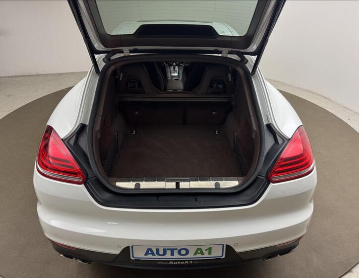 Porsche Panamera 52