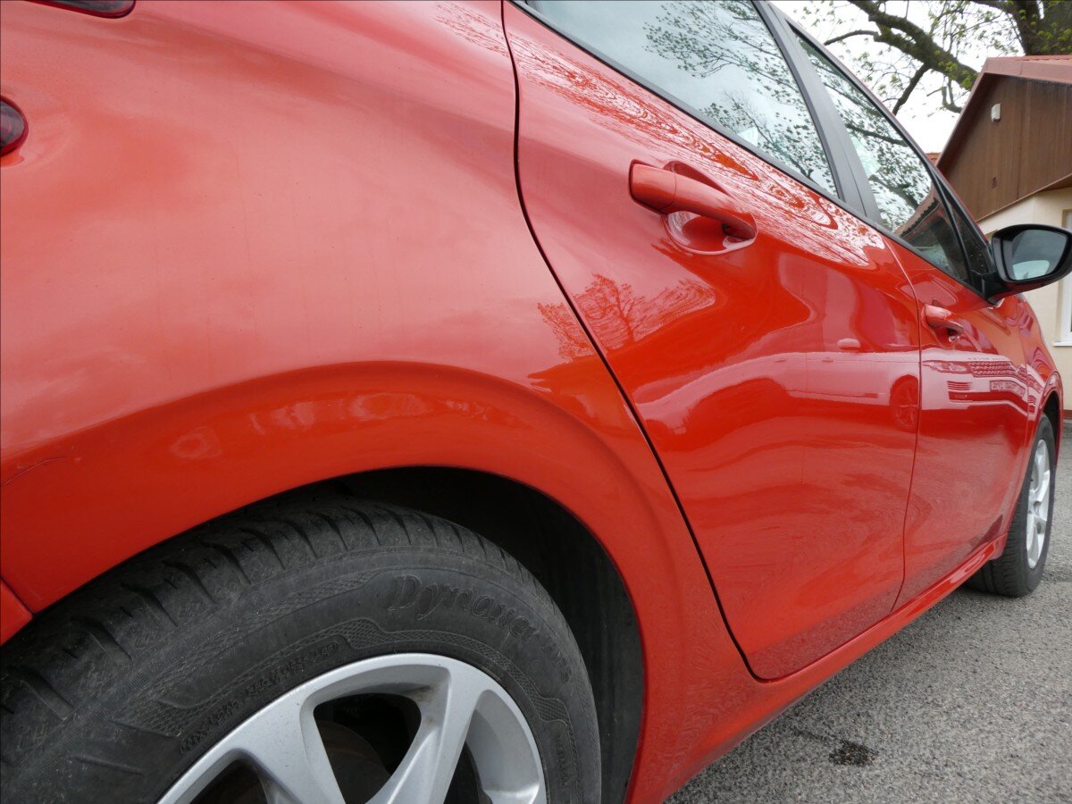 Peugeot 208 Hatchback 1,2 l 61 kw