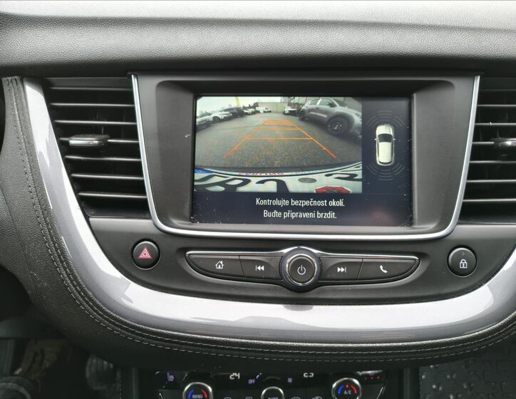 Opel Grandland SUV / Terénní 1,2 l 96 kw