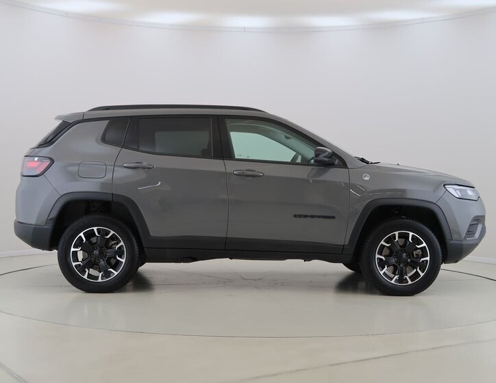 Jeep Compass SUV / Terénní 1,3 l 132 kw
