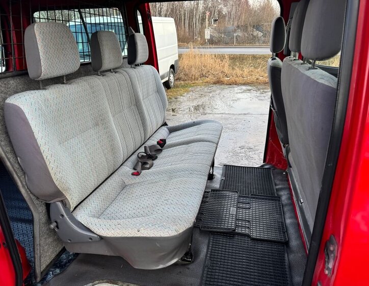 Toyota Hi-Ace Skříň 2,4 l 55 kw