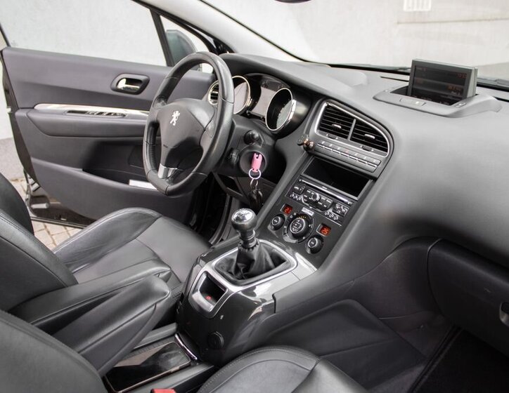 Peugeot 5008 SUV / Terénní 2,0 l 110 kw