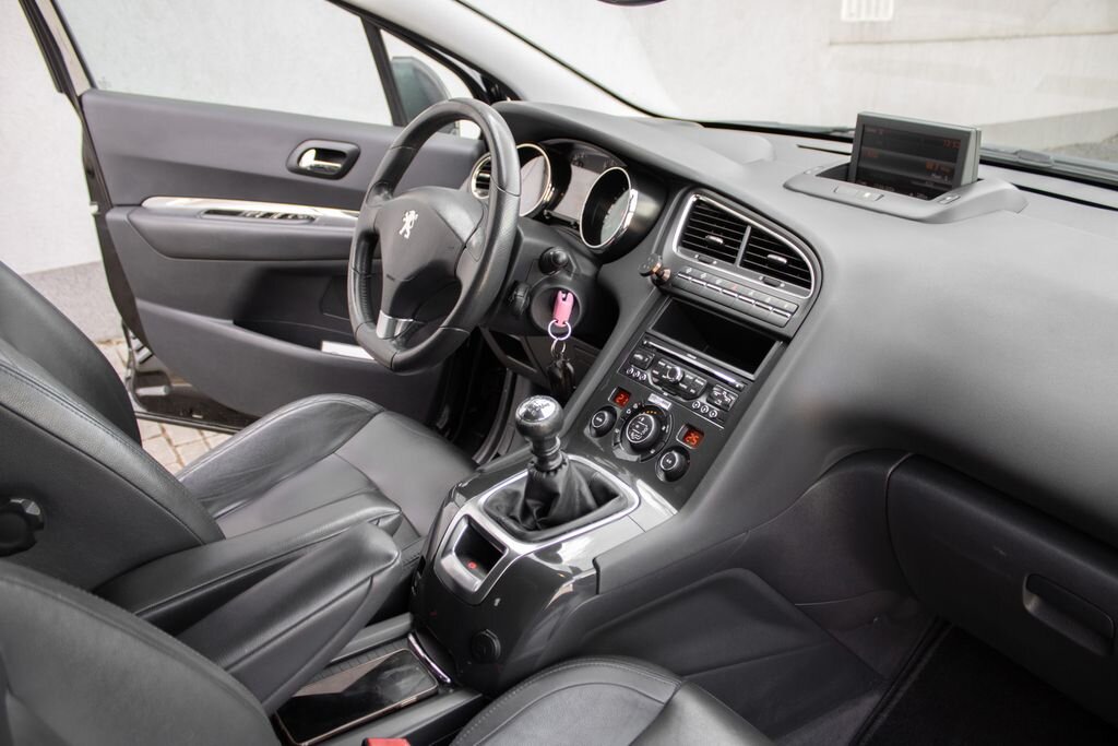 Peugeot 5008 SUV / Terénní 2,0 l 110 kw