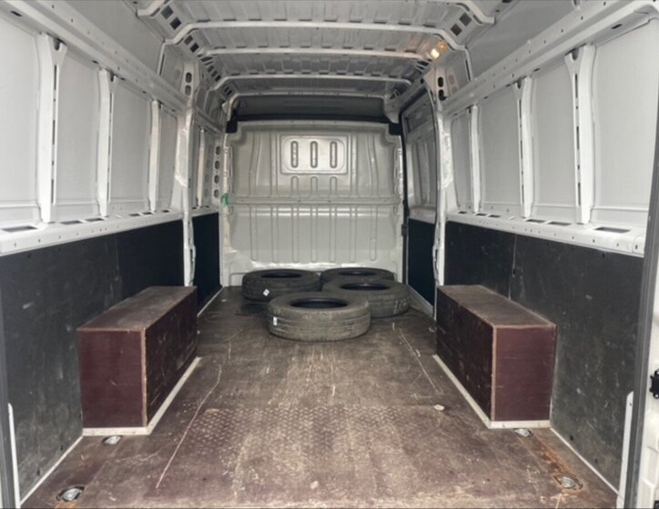 Opel Movano Skříň 2,2 l 121 kw