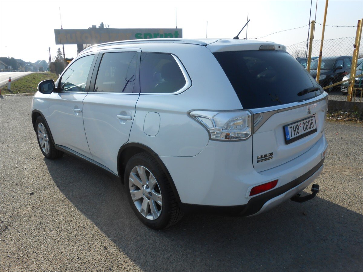 Mitsubishi Outlander Kombi 2,3 l 110 kw
