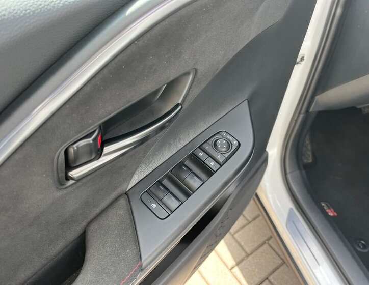 Toyota C-HR SUV / Terénní 2,0 l 145 kw