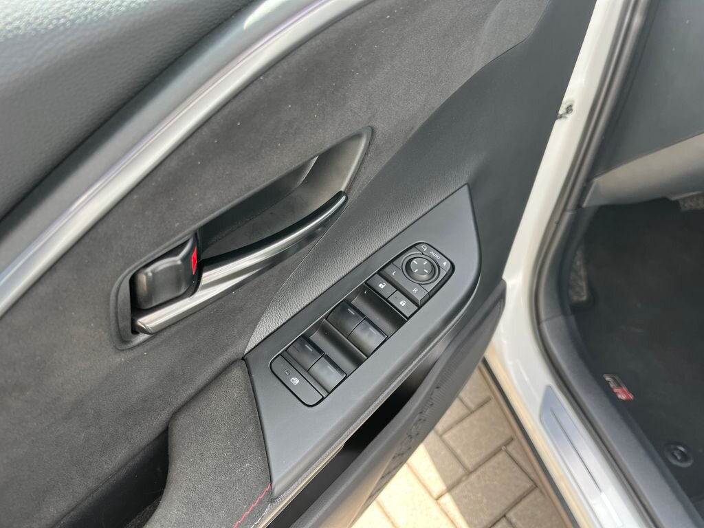 Toyota C-HR SUV / Terénní 2,0 l 145 kw