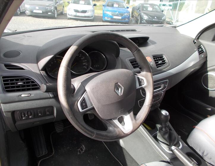Renault Fluence 19