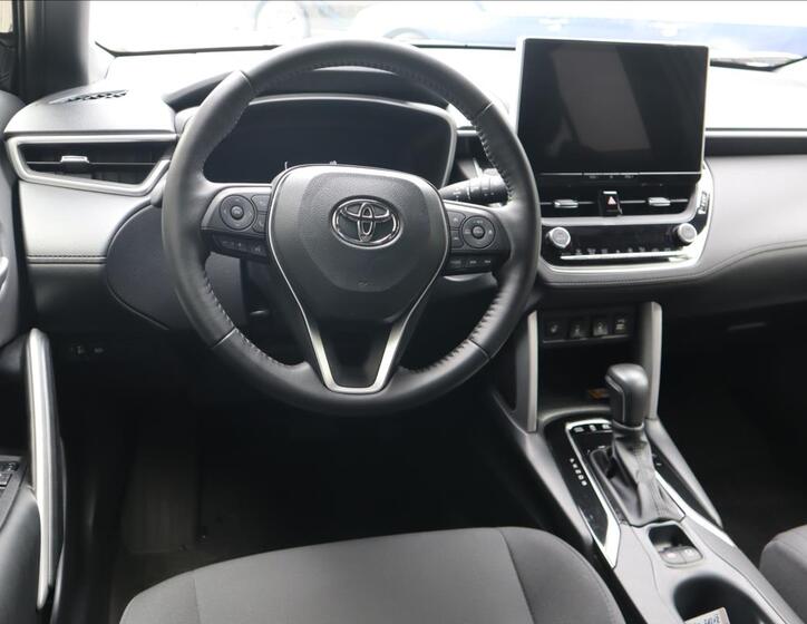 Toyota Corolla Cross 13