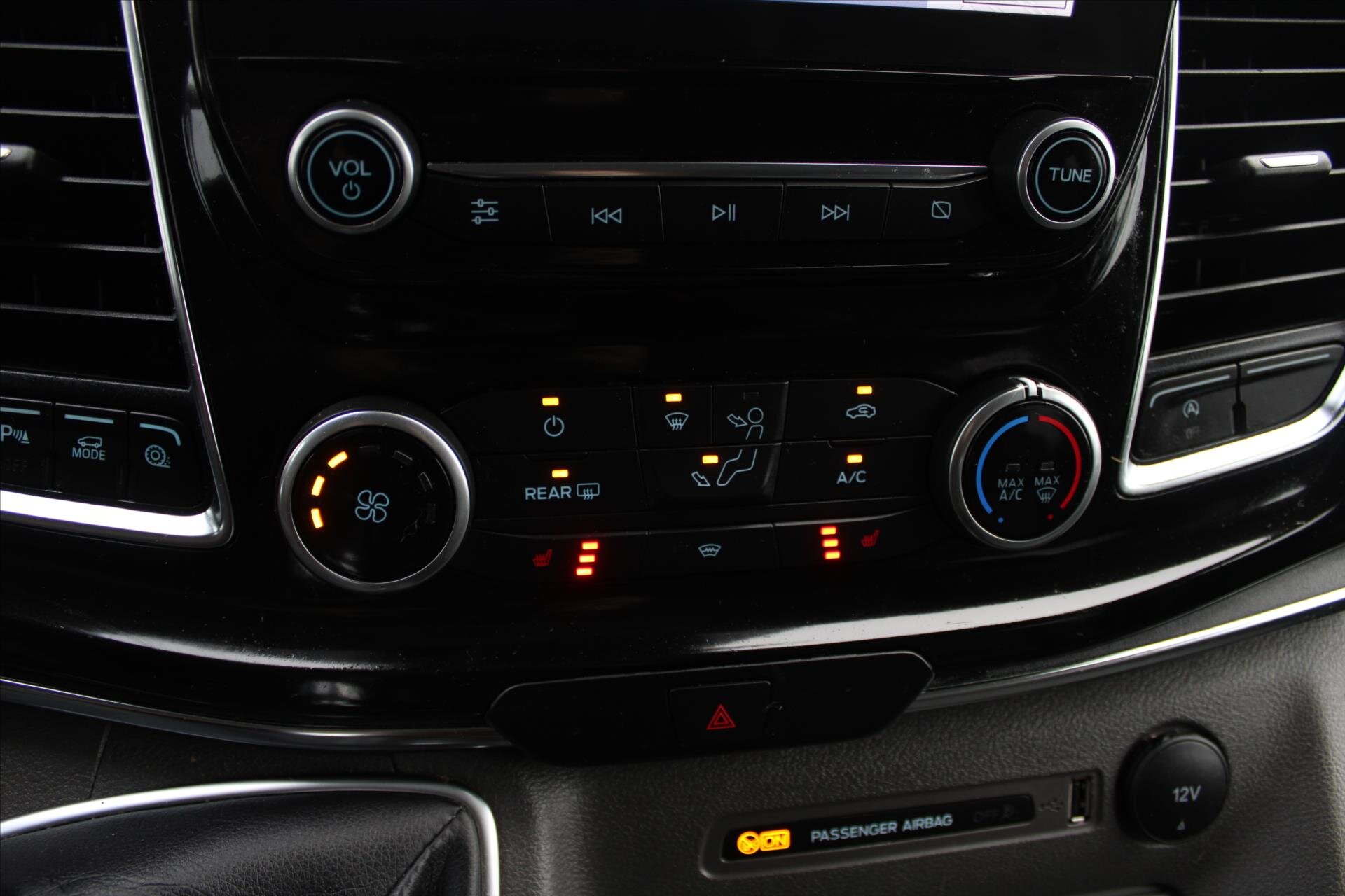 Ford Tourneo Custom MPV 2,0 l 136 kw