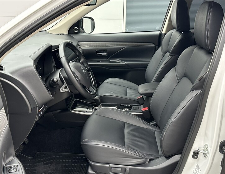 Mitsubishi Outlander 11