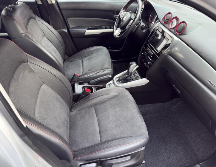 Suzuki Vitara SUV / Terénní 1,4 l 103 kw