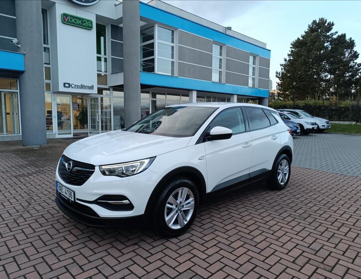 Opel Grandland X SUV / Terénní 1,2 l 96 kw