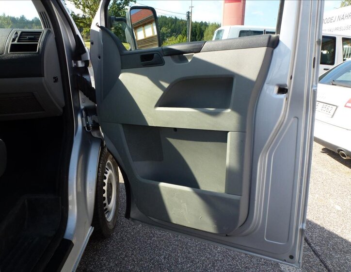 Volkswagen Transporter Valník 2,0 l 103 kw