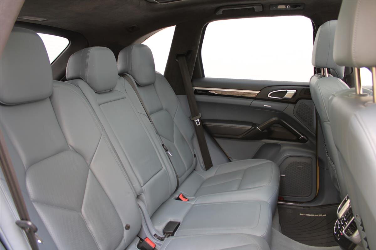 Porsche Cayenne SUV / Terénní 4,8 l 294 kw