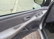 Nissan Almera Tino 22