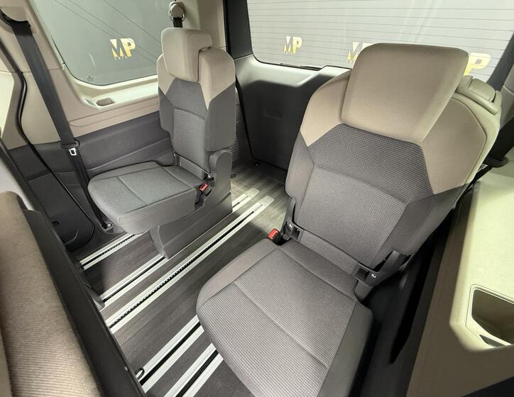 Volkswagen Multivan 13