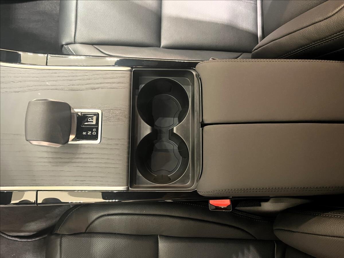 Land Rover Range Rover Velar SUV / Terénní 2,0 l 150 kw