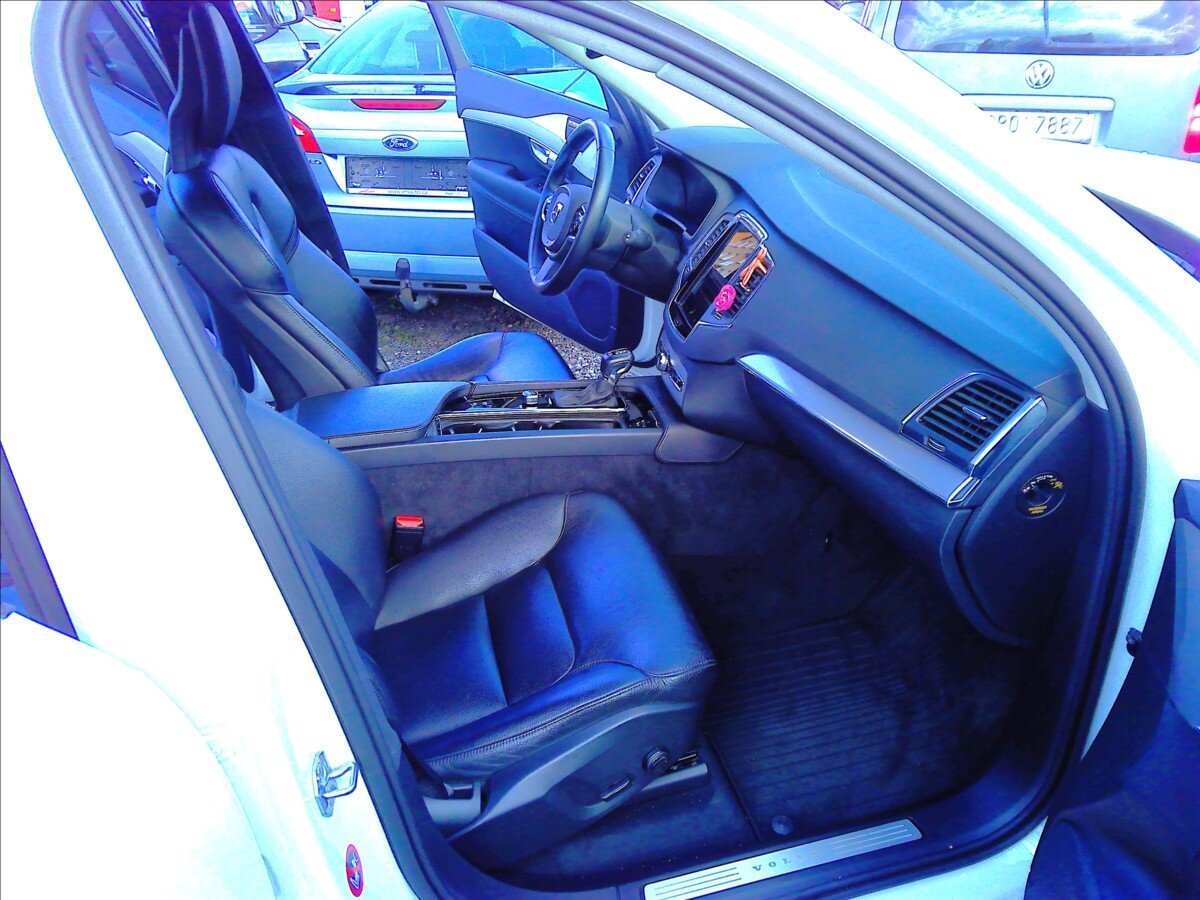 Volvo XC90 SUV / Terénní 2,0 l 173 kw