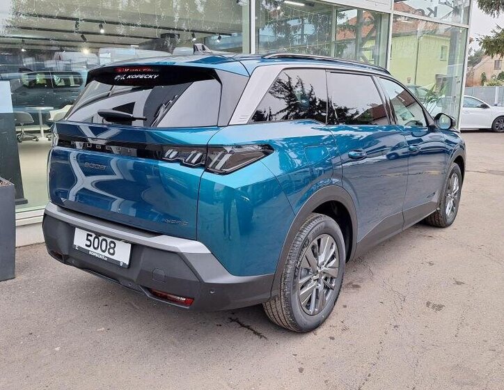 Peugeot 5008 SUV 1,2 l 107 kw