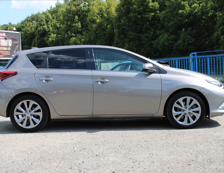 Toyota Auris 4