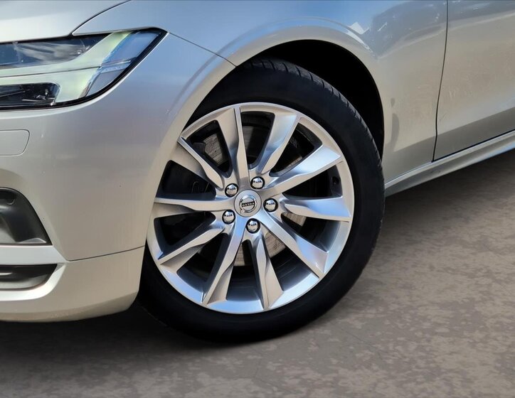 Volvo V90 6